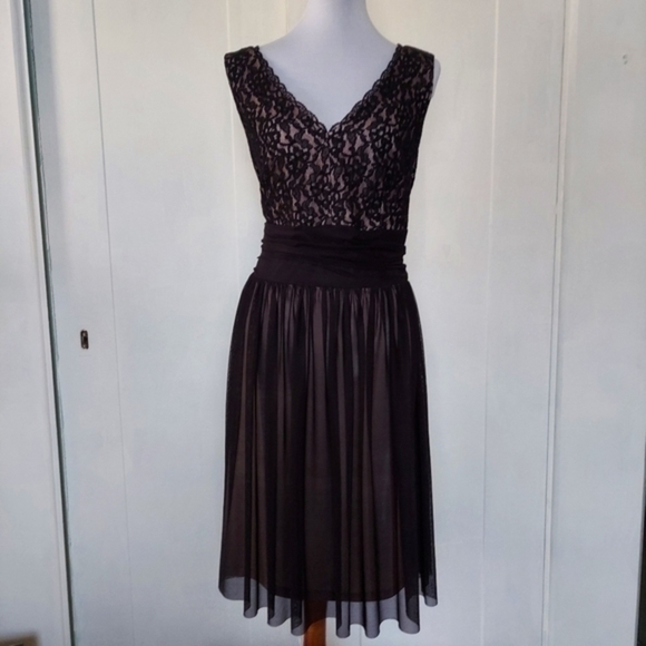 London Times Black Lace‎ and Tulle with nude underlay V Neck both sides - Picture 16 of 16